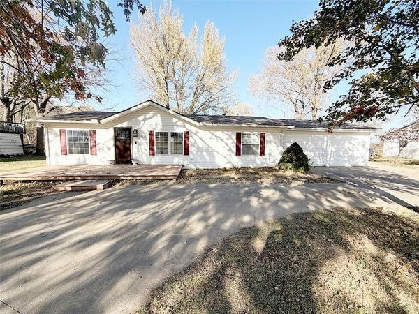 410 Park Avenue, Buckner, MO 64016