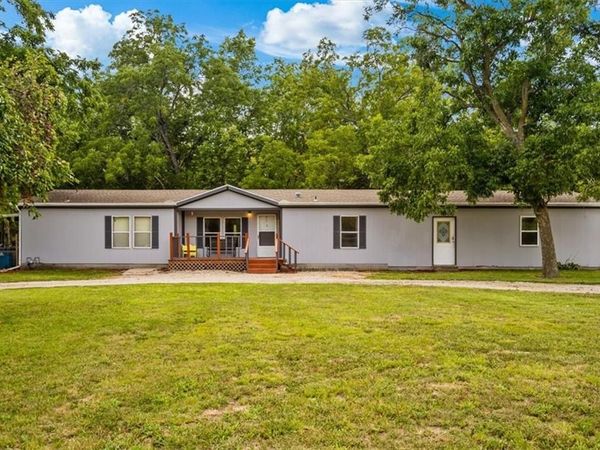 415 1st Street, Le Roy, KS 66857