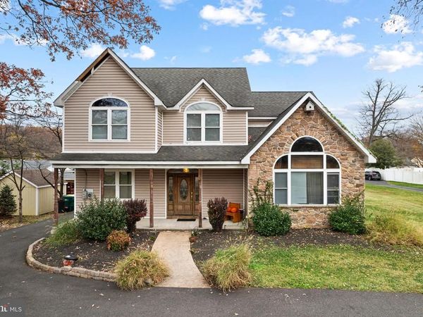 827 HULMEVILLE ROAD, LANGHORNE, PA 19047