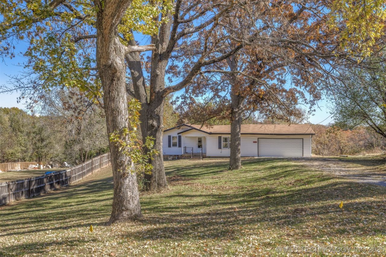 1043 N Valley Drive, Sand Springs, OK 74063 Main Photo