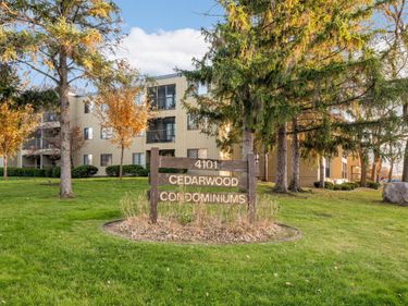 4101 Parklawn Avenue, Unit 121, Edina, MN 55435