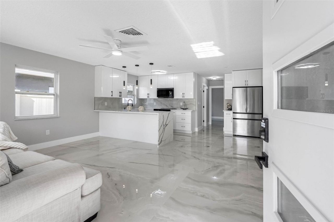 1861 Shore Acres Boulevard Ne, Saint Petersburg, FL 33703 Photo