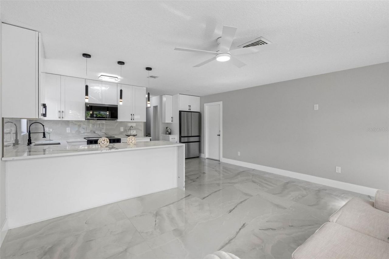 1861 Shore Acres Boulevard Ne, Saint Petersburg, FL 33703 Photo