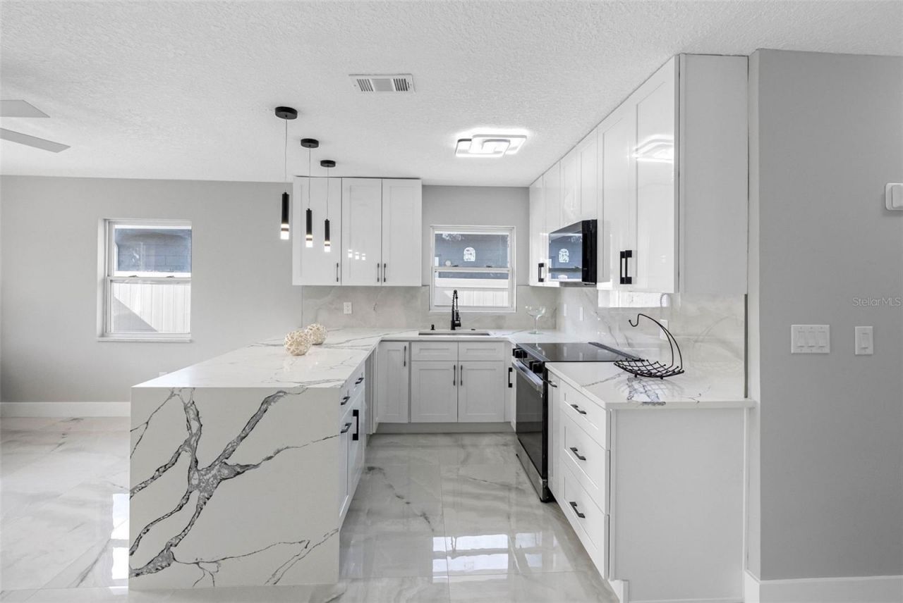 1861 Shore Acres Boulevard Ne, Saint Petersburg, FL 33703 Photo