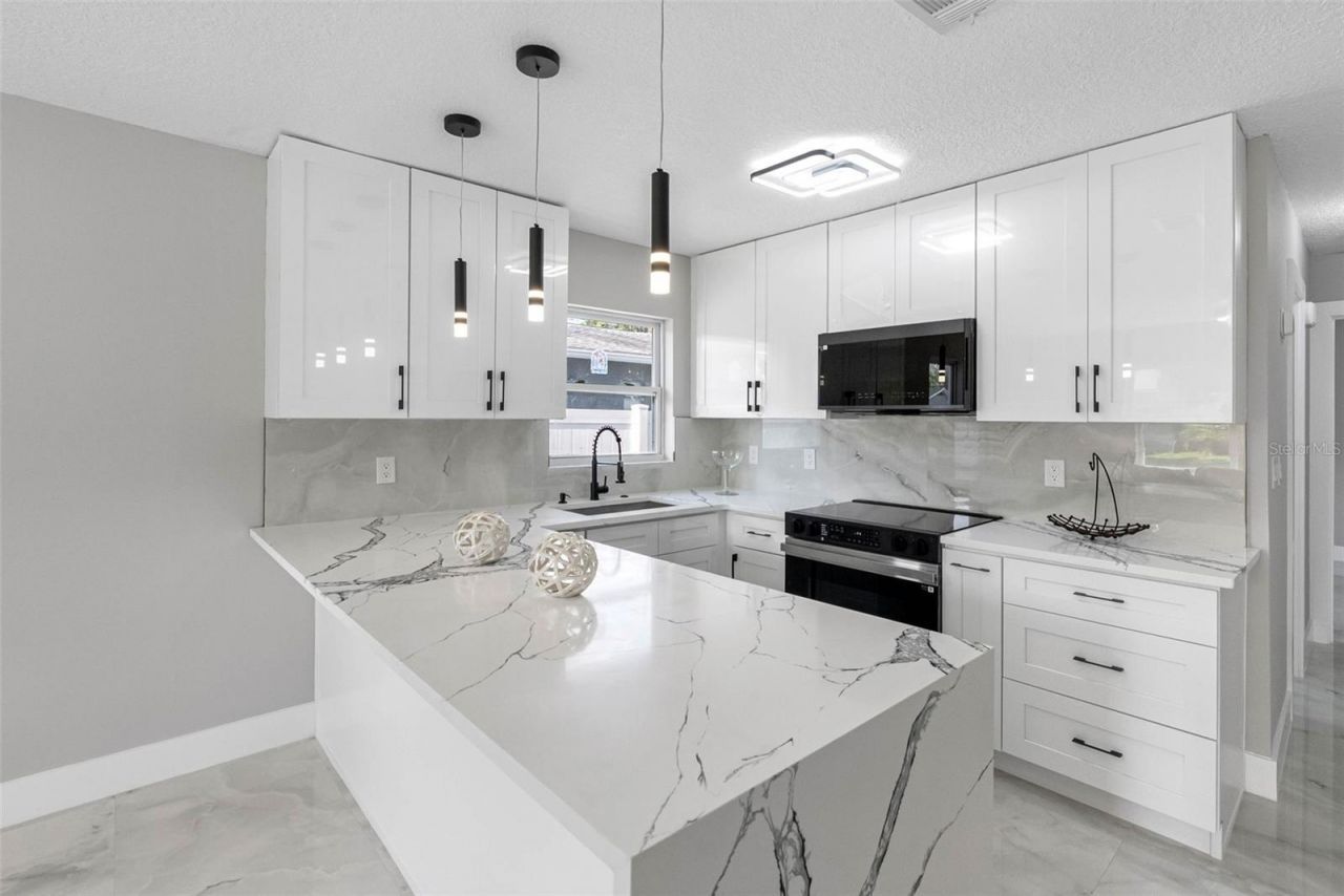 1861 Shore Acres Boulevard Ne, Saint Petersburg, FL 33703 Photo