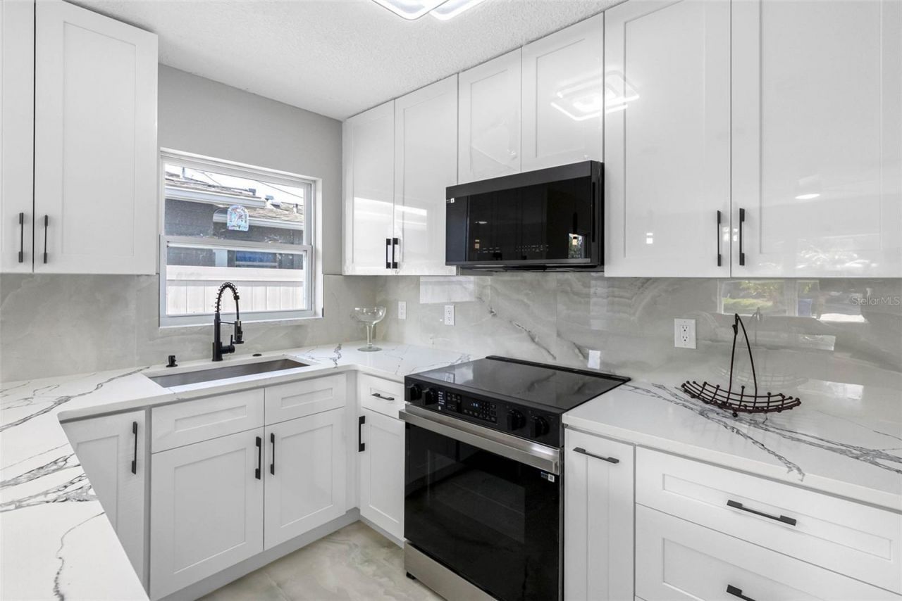 1861 Shore Acres Boulevard Ne, Saint Petersburg, FL 33703 Photo