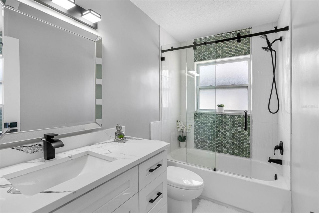 1861 Shore Acres Boulevard Ne, Saint Petersburg, FL 33703 Photo