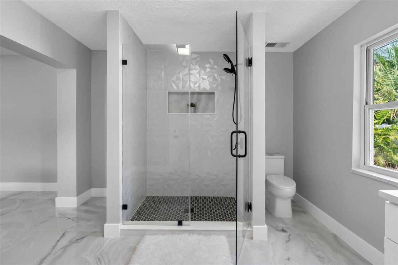 1861 Shore Acres Boulevard Ne, Saint Petersburg, FL 33703 Photo