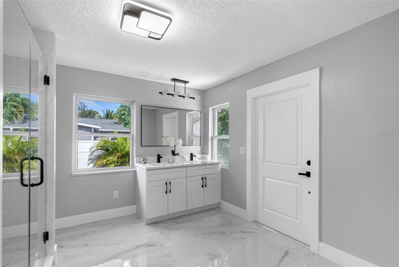 1861 Shore Acres Boulevard Ne, Saint Petersburg, FL 33703 Photo