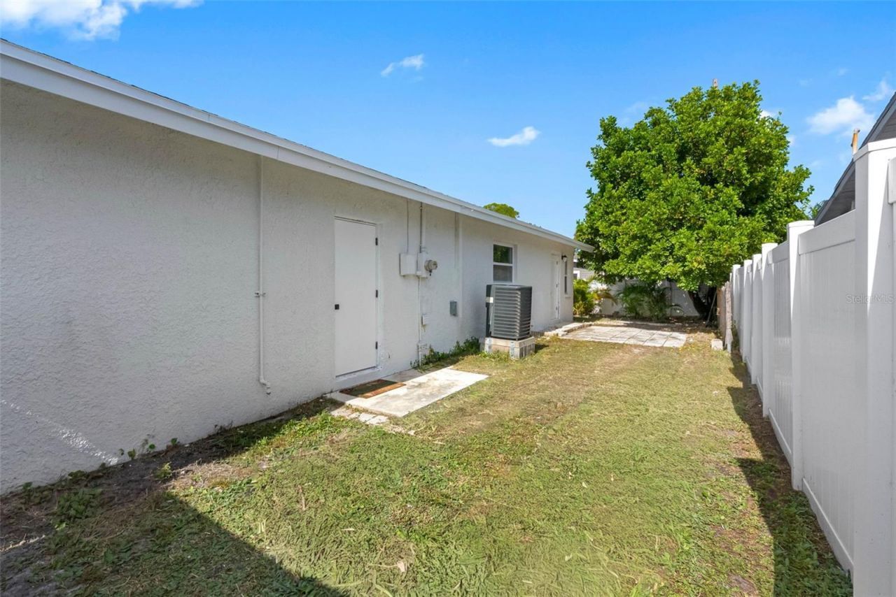 1861 Shore Acres Boulevard Ne, Saint Petersburg, FL 33703 Photo