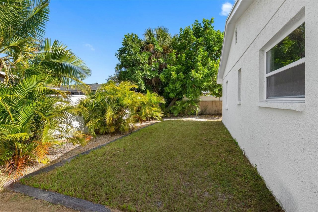 1861 Shore Acres Boulevard Ne, Saint Petersburg, FL 33703 Photo