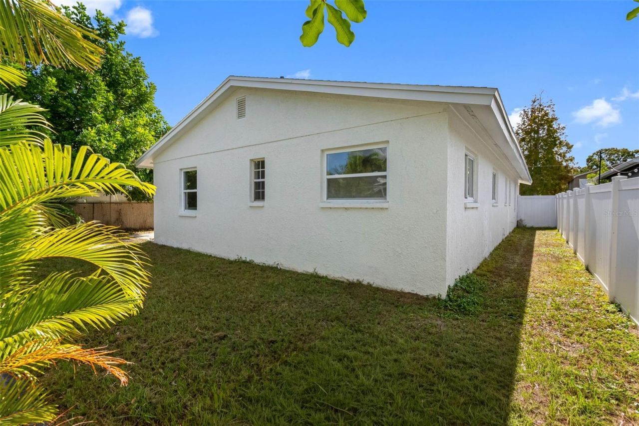 1861 Shore Acres Boulevard Ne, Saint Petersburg, FL 33703 Photo