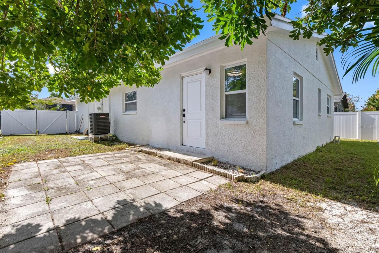 1861 Shore Acres Boulevard Ne, Saint Petersburg, FL 33703 Photo