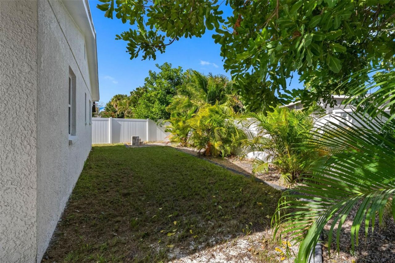 1861 Shore Acres Boulevard Ne, Saint Petersburg, FL 33703 Photo