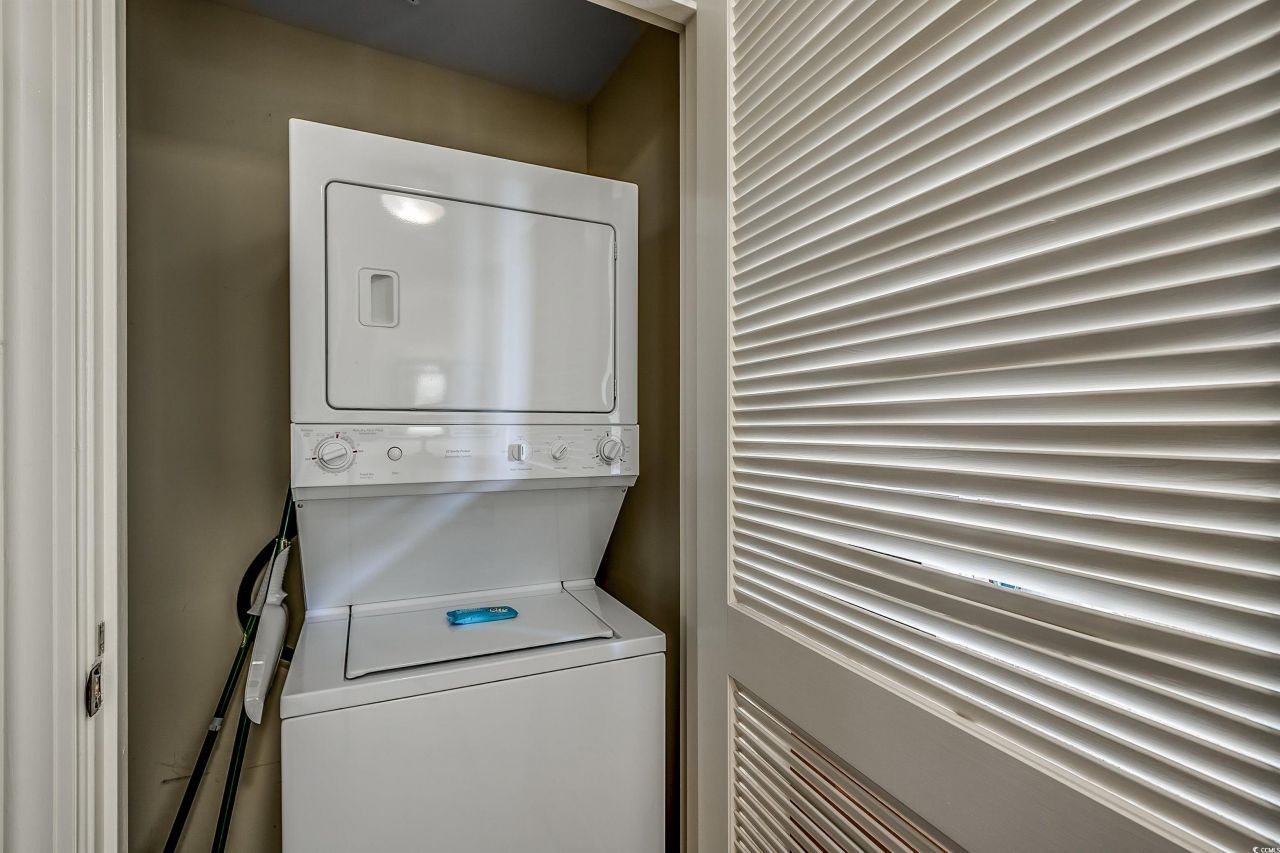 8121 Amalfi Pl. Photo 21