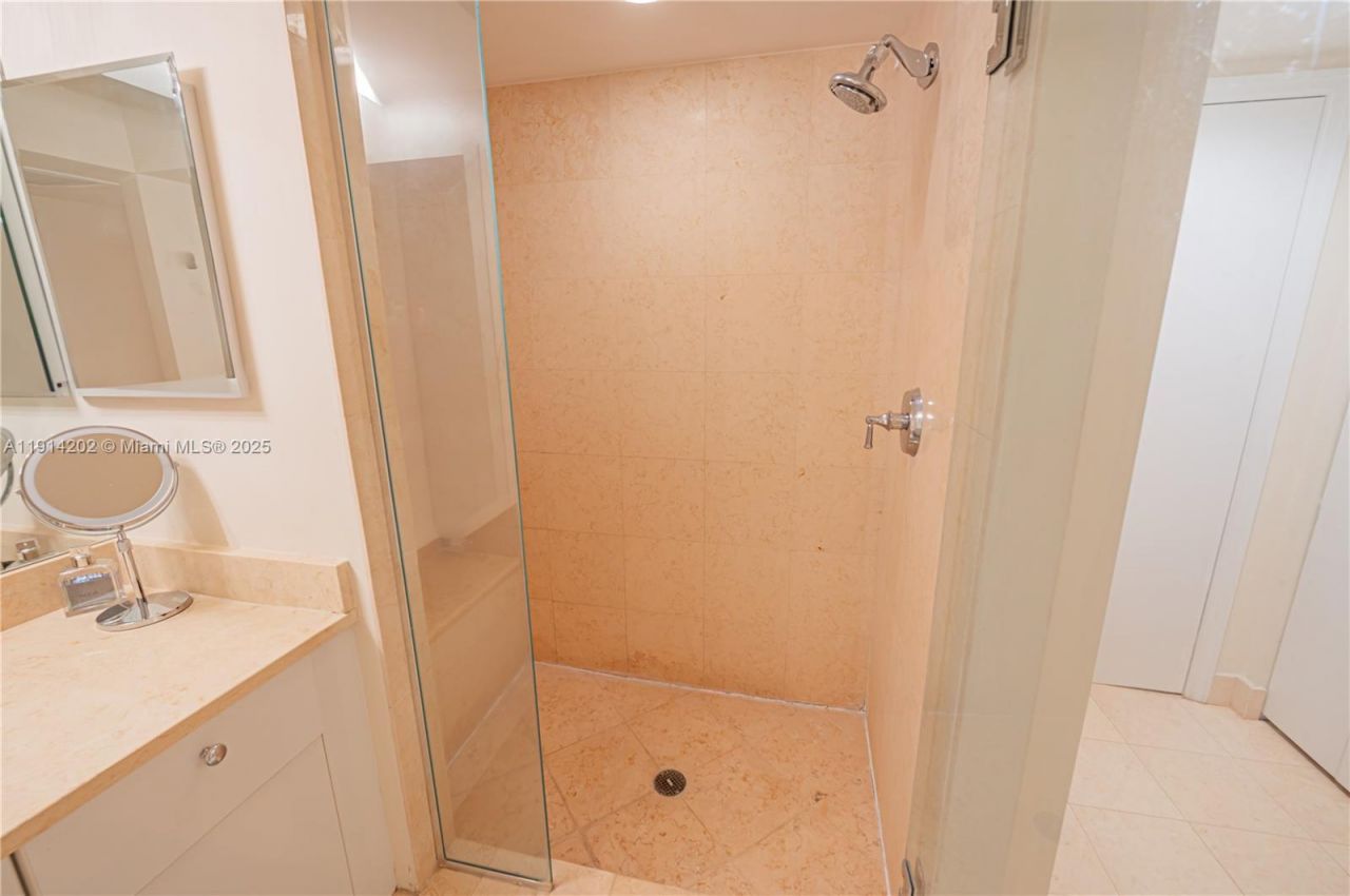 19900 E Country Club Dr, Unit 1214, Aventura, FL 33180 Photo