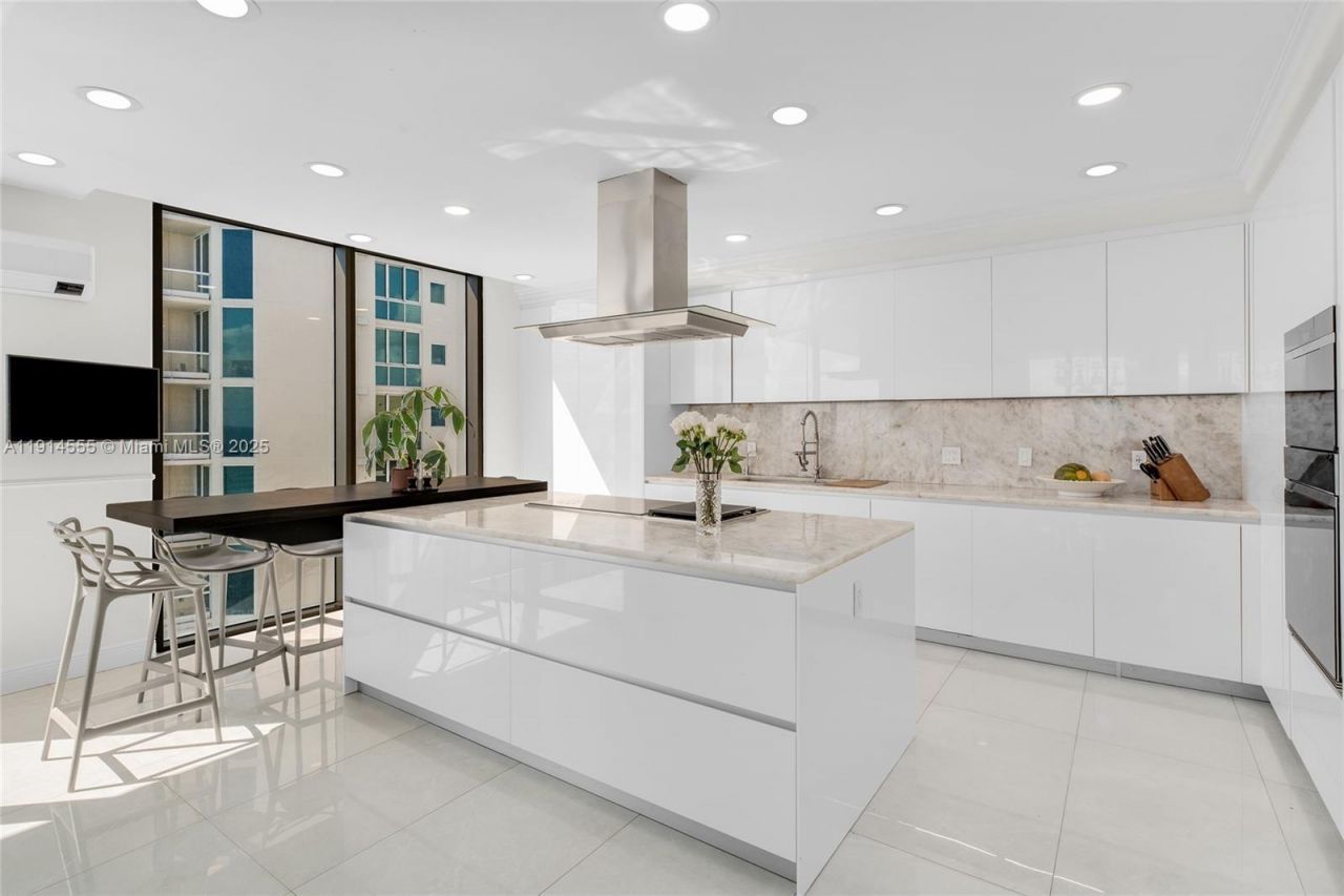 16275 Collins Ave, Unit UPH1, Sunny Isles Beach, FL 33160 Photo