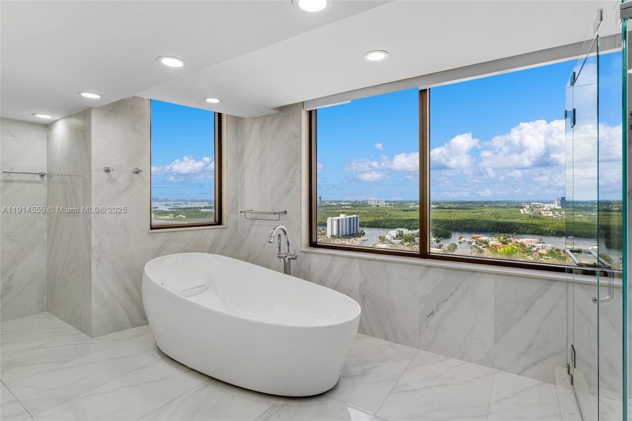 16275 Collins Ave, Unit UPH1, Sunny Isles Beach, FL 33160 Photo