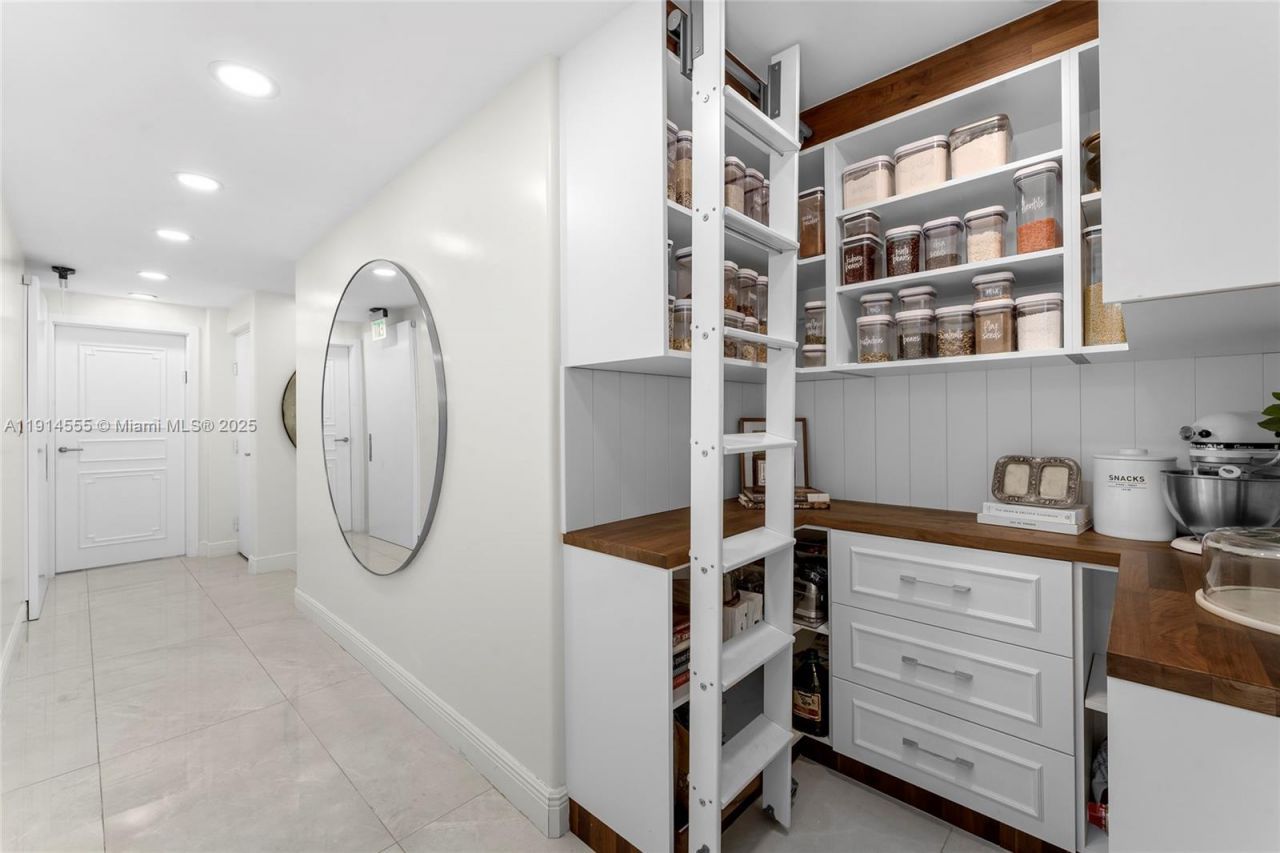 16275 Collins Ave, Unit UPH1, Sunny Isles Beach, FL 33160 Photo