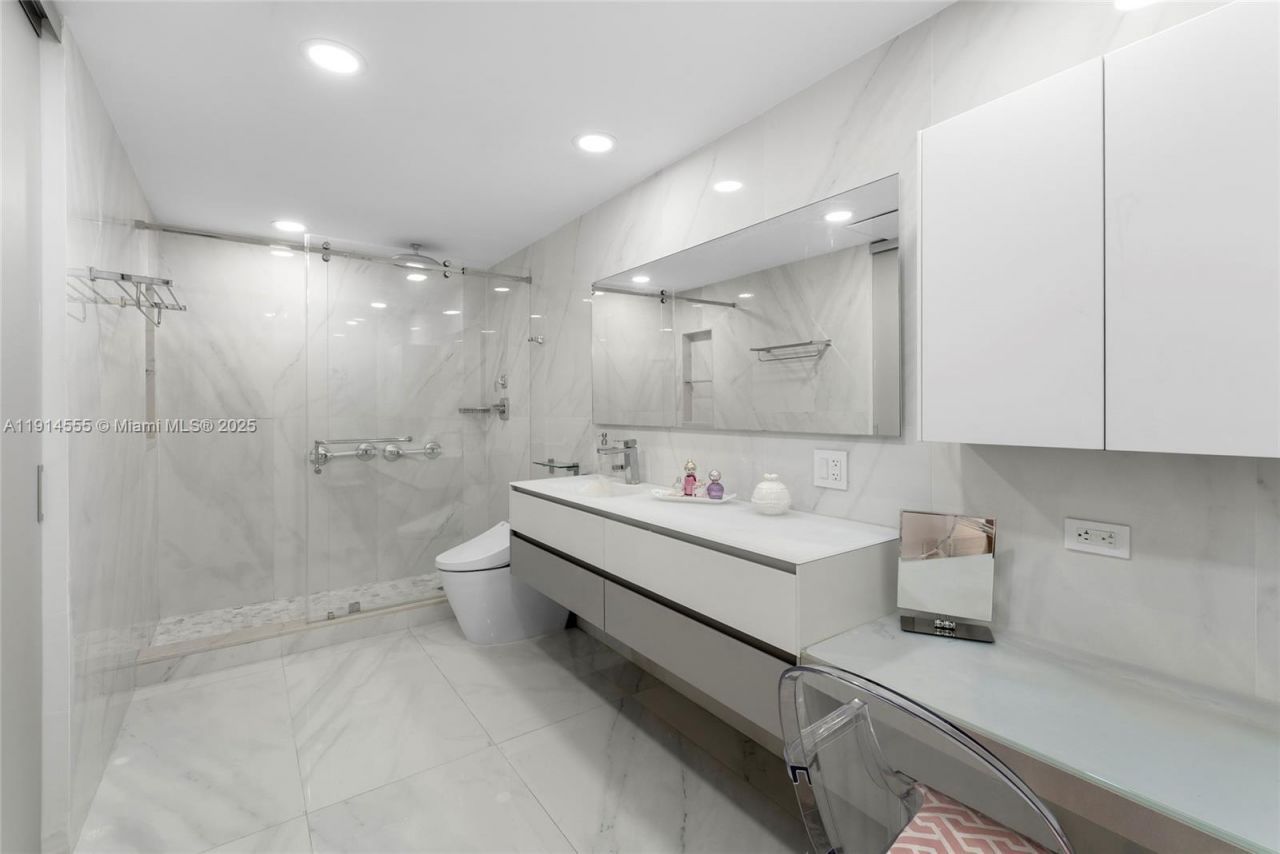 16275 Collins Ave, Unit UPH1, Sunny Isles Beach, FL 33160 Photo