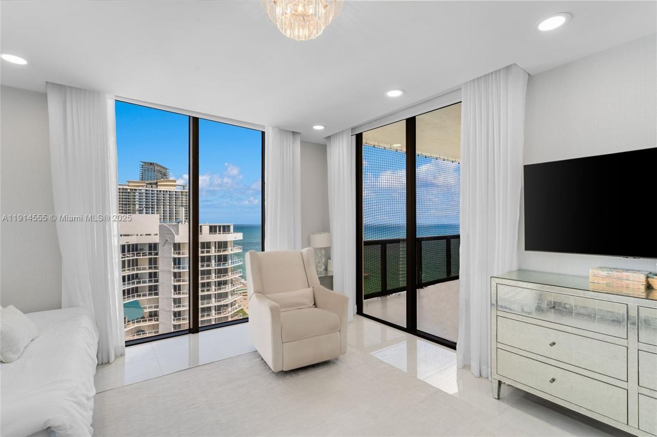 16275 Collins Ave, Unit UPH1, Sunny Isles Beach, FL 33160 Photo