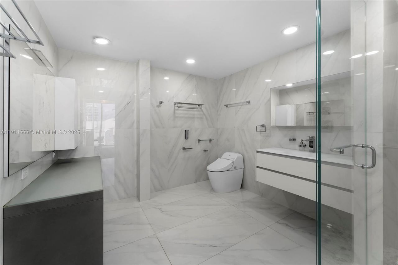 16275 Collins Ave, Unit UPH1, Sunny Isles Beach, FL 33160 Photo