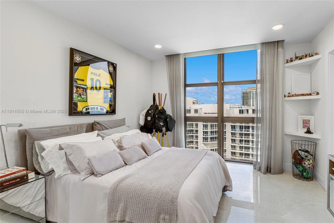 16275 Collins Ave, Unit UPH1, Sunny Isles Beach, FL 33160 Photo