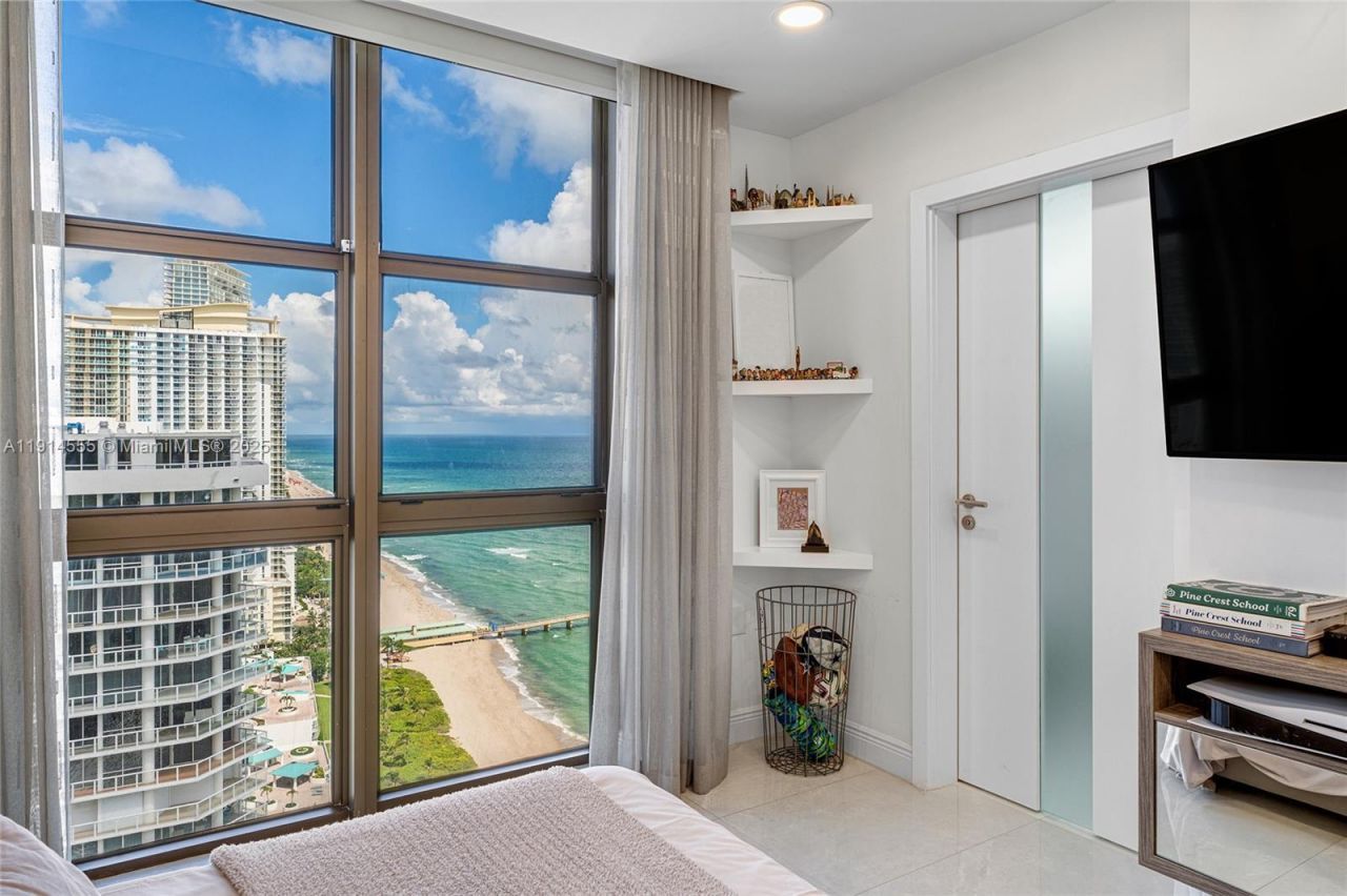 16275 Collins Ave, Unit UPH1, Sunny Isles Beach, FL 33160 Photo