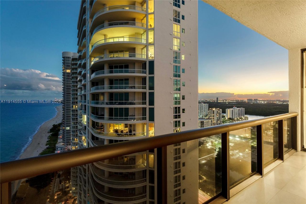 16275 Collins Ave, Unit UPH1, Sunny Isles Beach, FL 33160 Photo