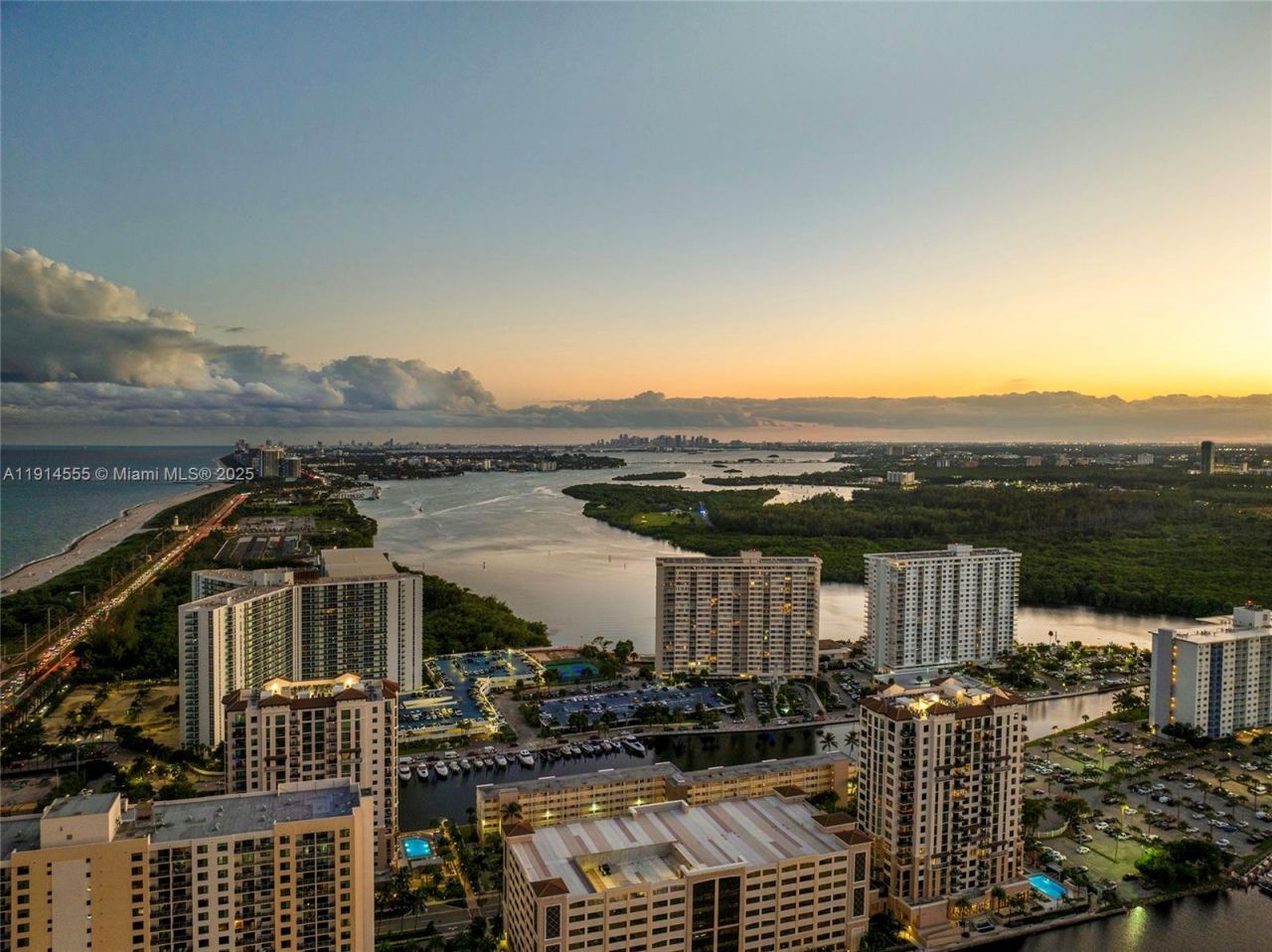 16275 Collins Ave, Unit UPH1, Sunny Isles Beach, FL 33160 Photo