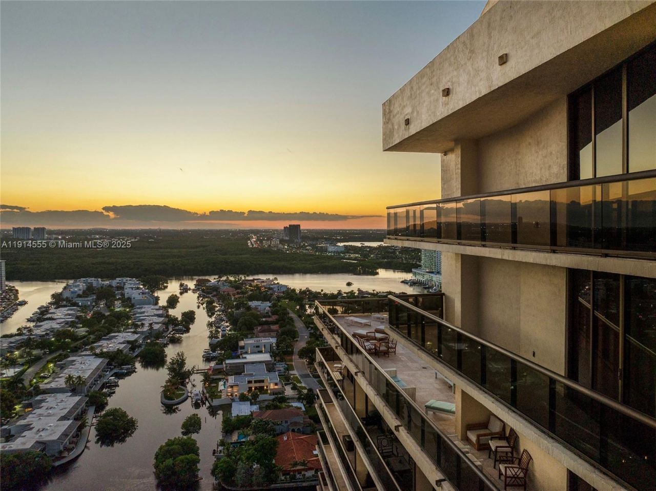 16275 Collins Ave, Unit UPH1, Sunny Isles Beach, FL 33160 Photo