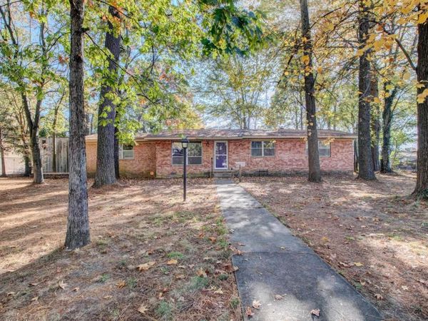 2405 Meadow Drive, Conway, AR 72034