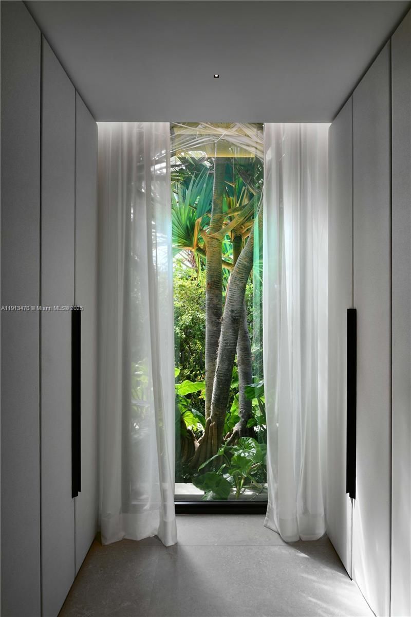 375 N Hibiscus Dr, Miami Beach, FL 33139 Photo