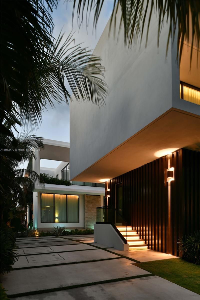 375 N Hibiscus Dr, Miami Beach, FL 33139 Photo