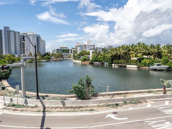 2600 Collins Ave, Unit 308, Miami Beach, FL 33140