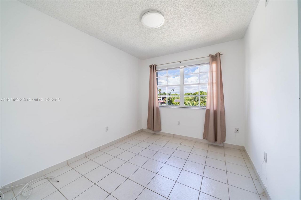 2600 Collins Ave, Unit 308, Miami Beach, FL 33140 Photo