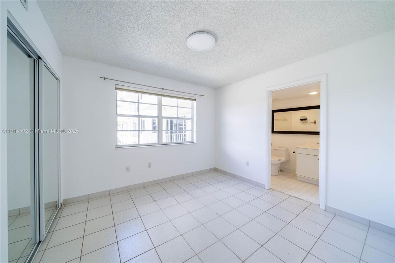 2600 Collins Ave, Unit 308, Miami Beach, FL 33140 Photo