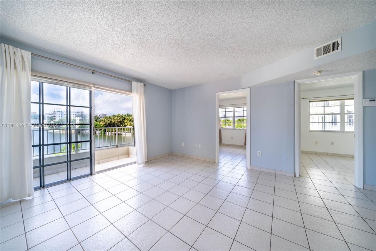 2600 Collins Ave, Unit 308, Miami Beach, FL 33140 Photo