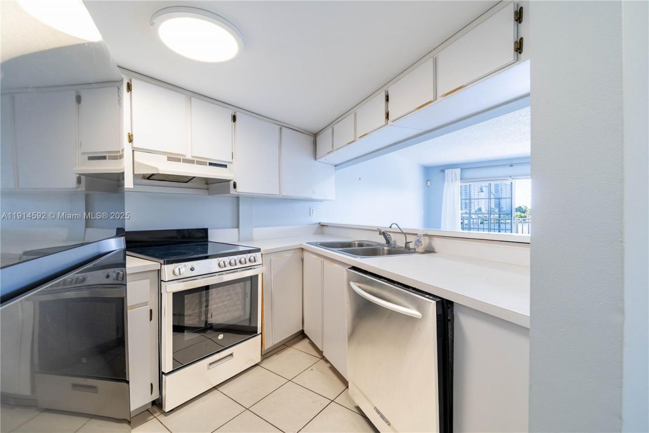 2600 Collins Ave, Unit 308, Miami Beach, FL 33140 Photo