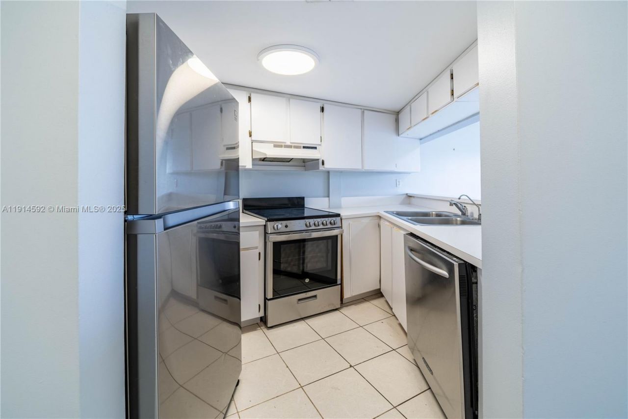 2600 Collins Ave, Unit 308, Miami Beach, FL 33140 Photo