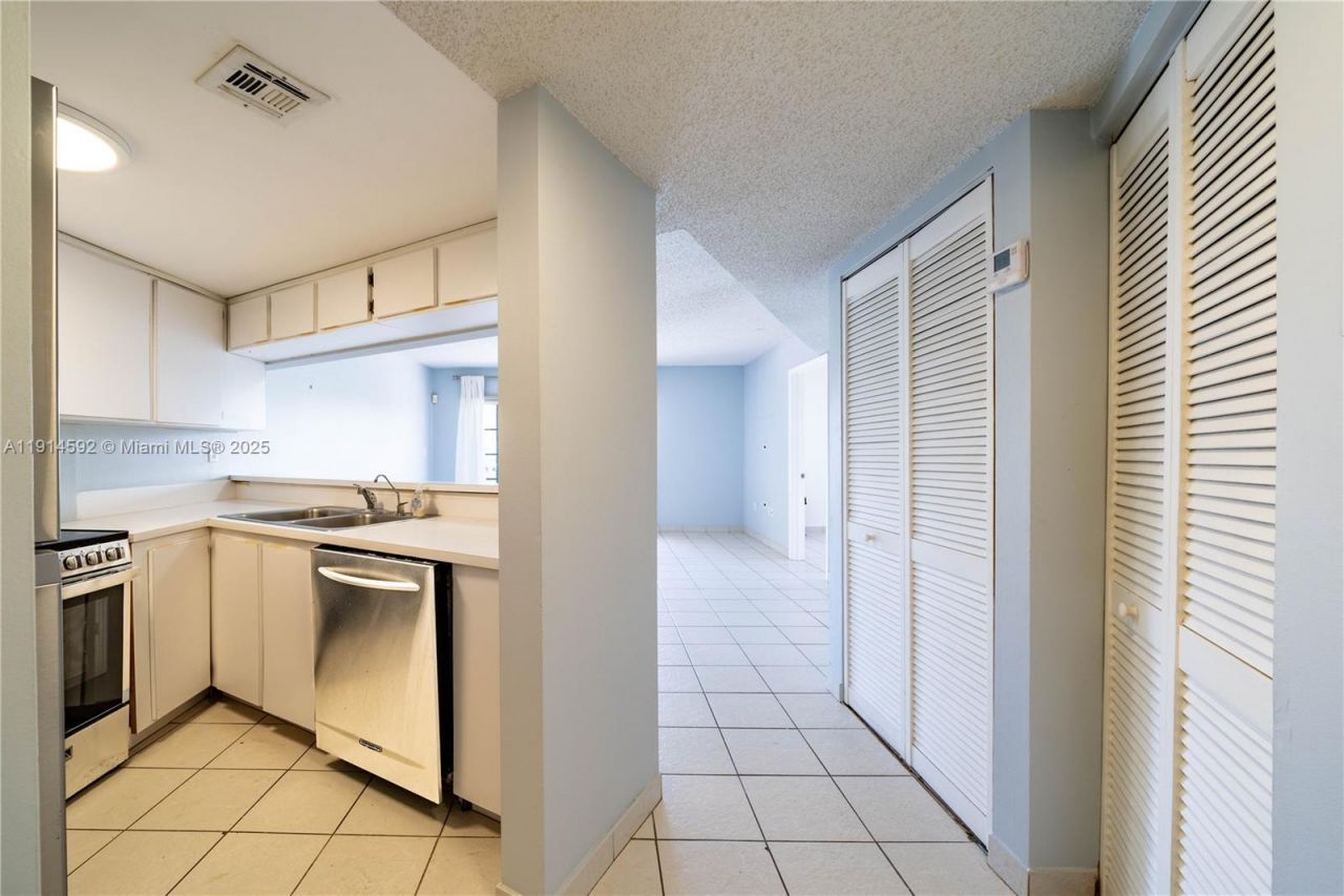 2600 Collins Ave, Unit 308, Miami Beach, FL 33140 Photo