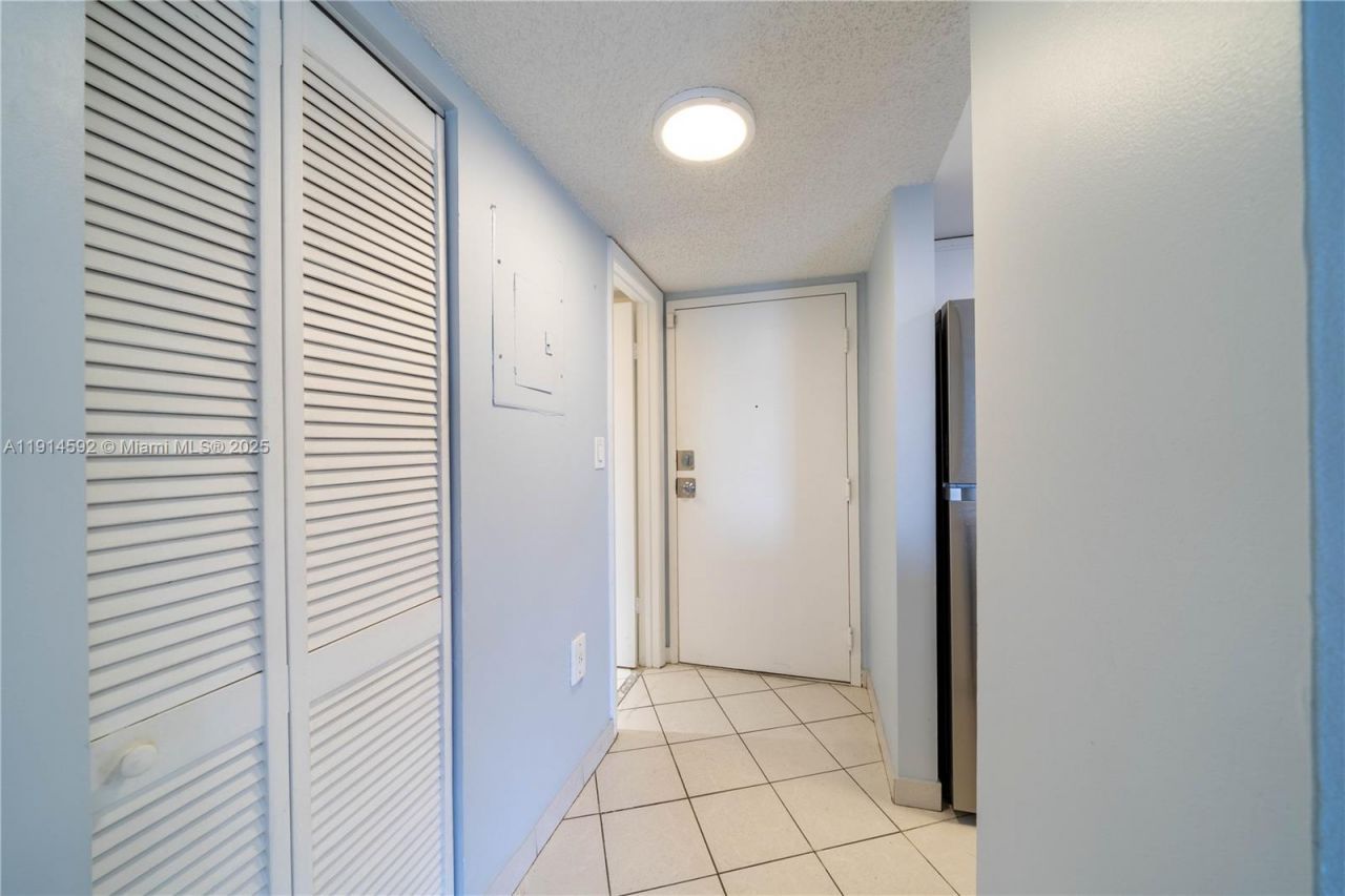 2600 Collins Ave, Unit 308, Miami Beach, FL 33140 Photo