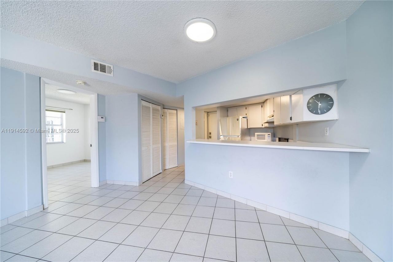 2600 Collins Ave, Unit 308, Miami Beach, FL 33140 Photo