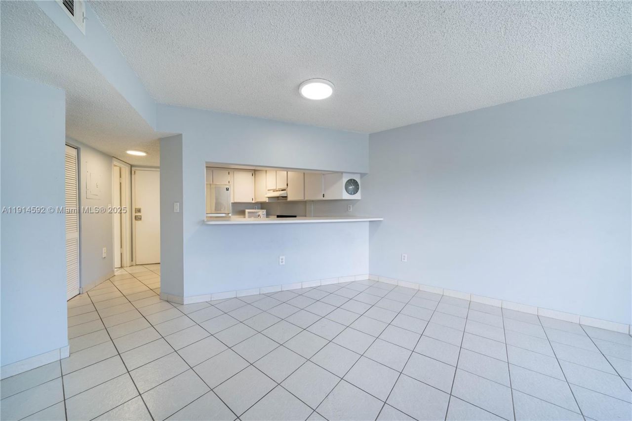 2600 Collins Ave, Unit 308, Miami Beach, FL 33140 Photo