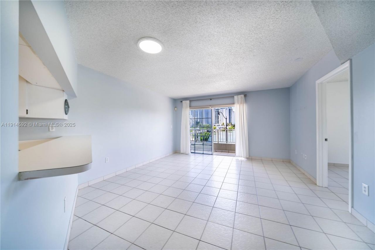 2600 Collins Ave, Unit 308, Miami Beach, FL 33140 Photo
