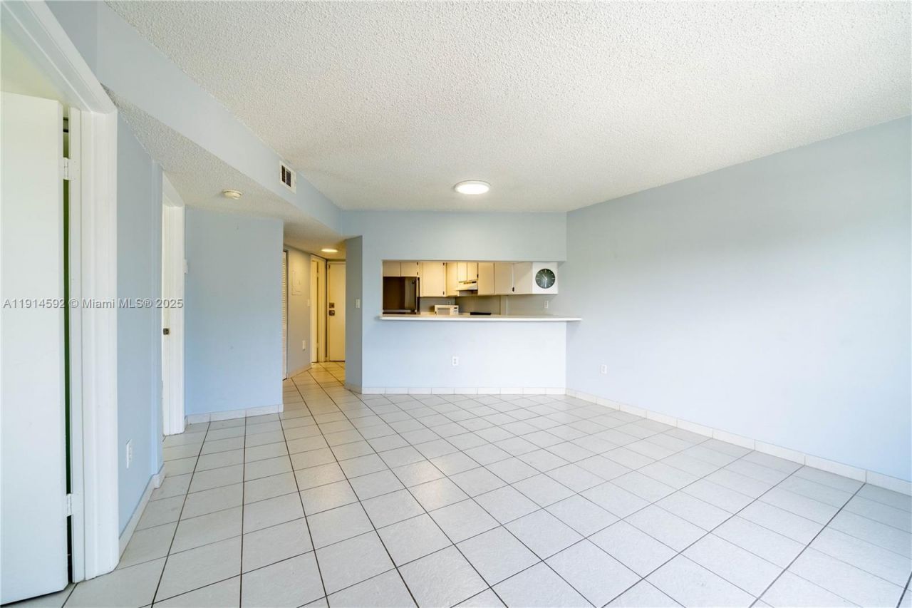 2600 Collins Ave, Unit 308, Miami Beach, FL 33140 Photo