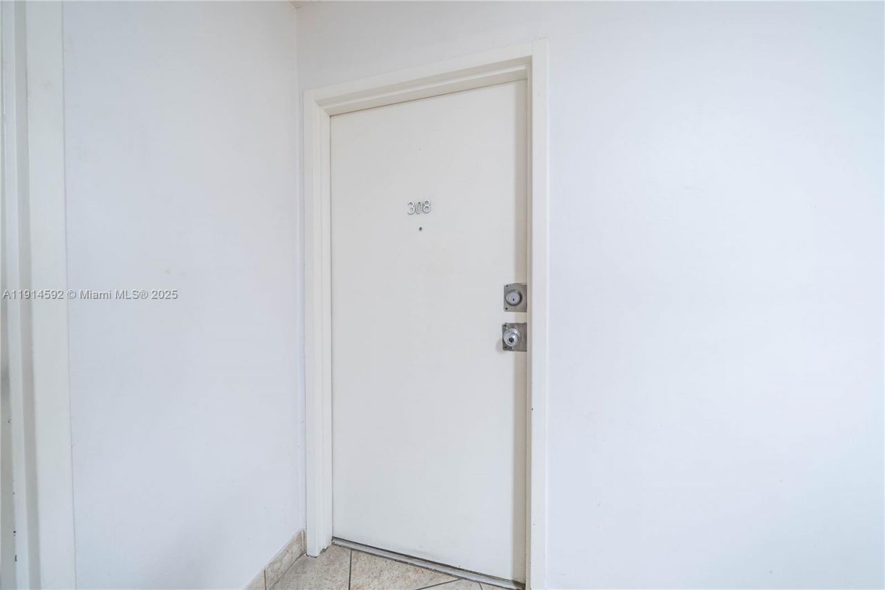 2600 Collins Ave, Unit 308, Miami Beach, FL 33140 Photo