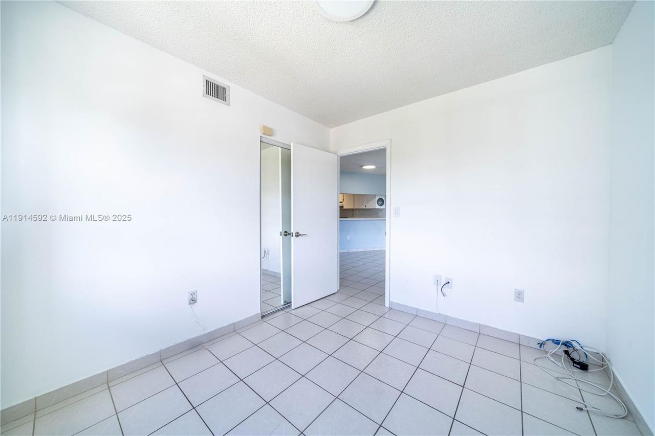 2600 Collins Ave, Unit 308, Miami Beach, FL 33140 Photo