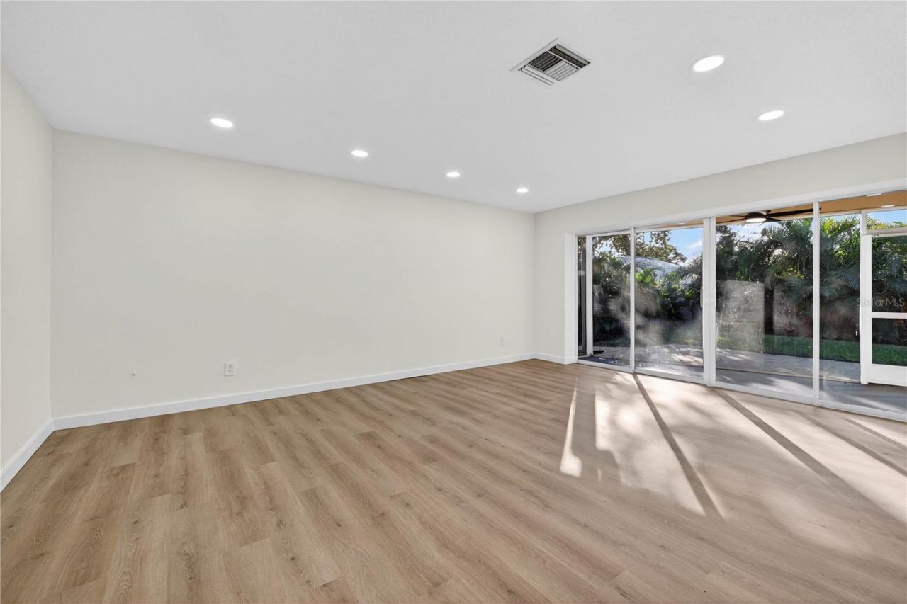 5833 25th Street S, Saint Petersburg, FL 33712 Photo