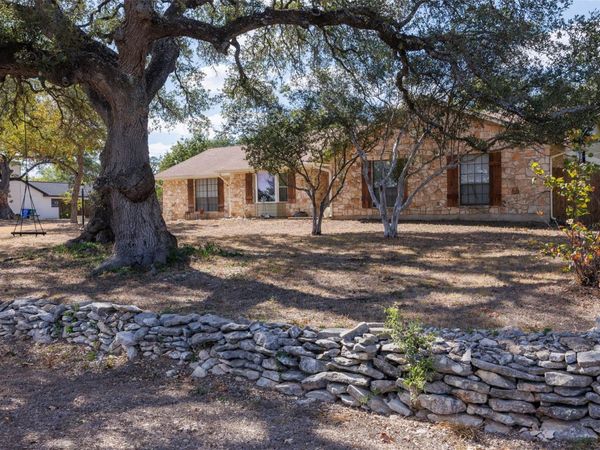 111 Pecan DR, Mountain City, TX 78610